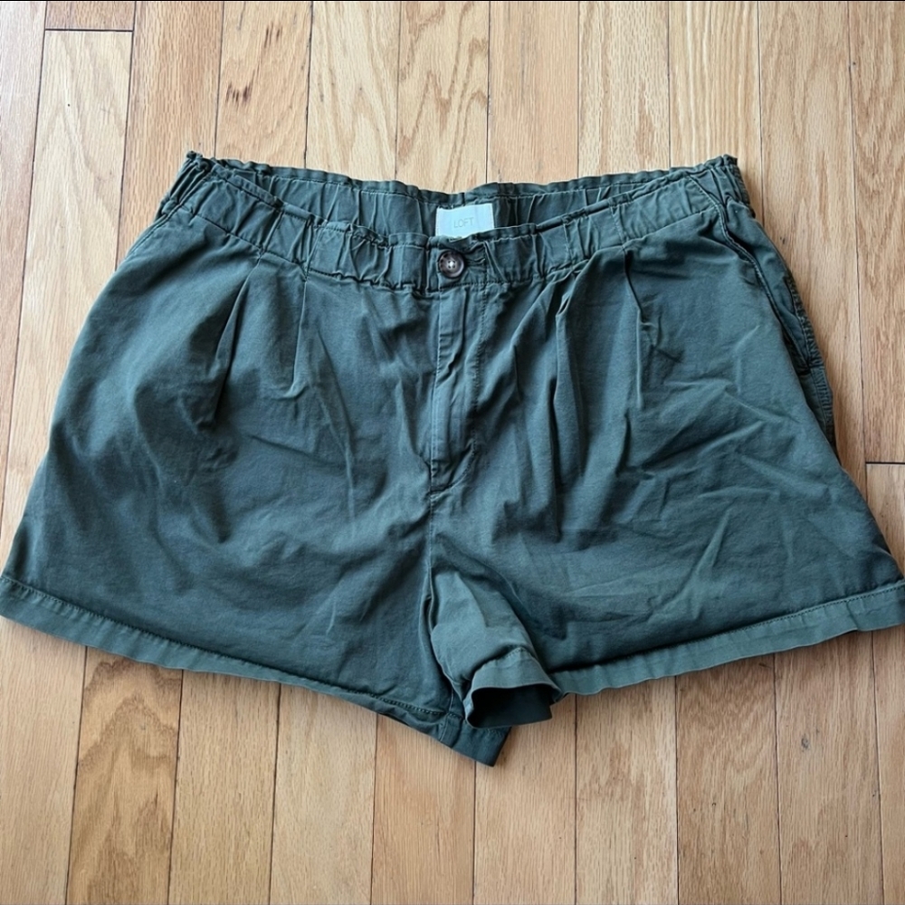 Soft pull on Loft shorts